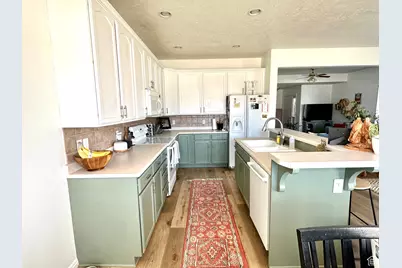 7173 S Kristilyn Ln W, West Jordan, UT 84084 - Photo 11