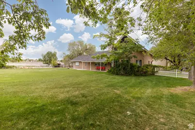 295 S State St, Ferron, UT 84523 - Photo 3