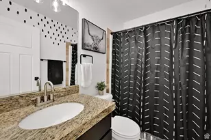 2405 W 2825 N, Farr West, UT 84404 - Photo 29