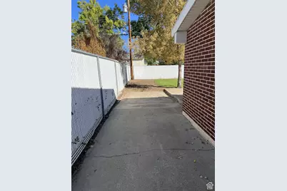 10433 S Carnation Dr, Sandy, UT 84094 - Photo 29