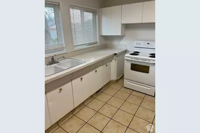 325 E 4425 S, Washington Terrace, UT 84405 - Photo 3