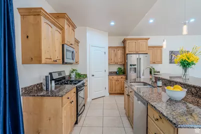 161 W Sweetbriar Ln, Saratoga Springs, UT 84045 - Photo 7