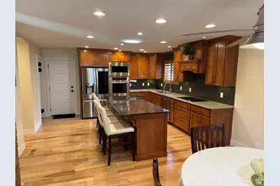 2110 E Lonsdale Dr, Cottonwood Heights, UT 84121 - Photo 5