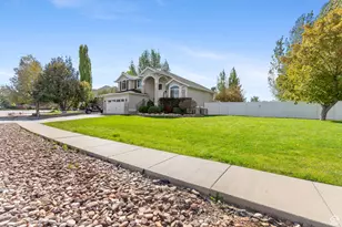 374 S Davenport Dr E, Grantsville, UT 84029 - Photo 3