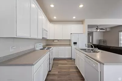 7138 S Brittany Town Dr, West Jordan, UT 84084 - Photo 17