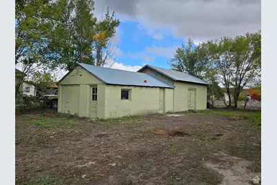 496 E Main St, Wellington, UT 84542 - Photo 3