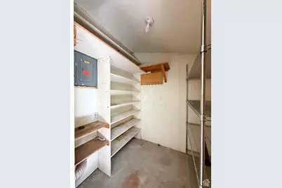 6056 S 2075 E, Holladay, UT 84121 - Photo 23