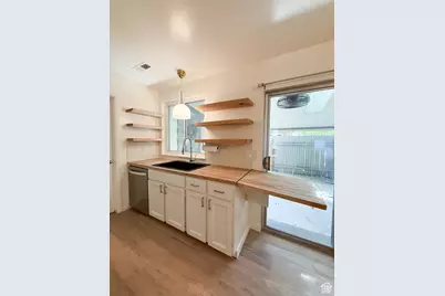 6056 S 2075 E, Holladay, UT 84121 - Photo 7