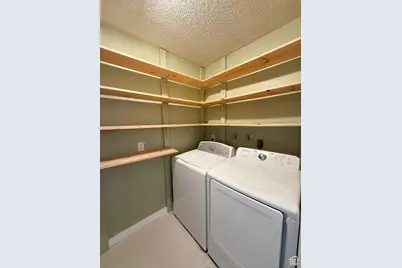 6056 S 2075 E, Holladay, UT 84121 - Photo 9