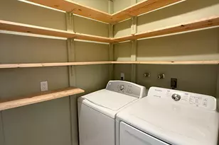 6056 S 2075 E, Holladay, UT 84121 - Photo 9