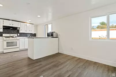 8950 S Reliance Dr, Sandy, UT 84070 - Photo 5