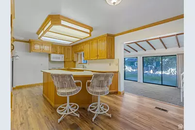 7138 S Chris Ln E, Cottonwood Heights, UT 84121 - Photo 9