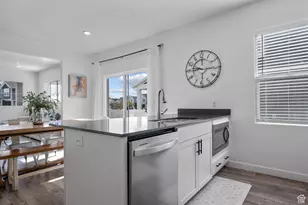 453 N Northshore Dr, Saratoga Springs, UT 84045 - Photo 11