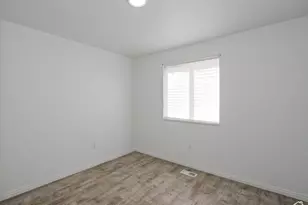 635 E Wildrose Dr N, Grantsville, UT 84029 - Photo 21