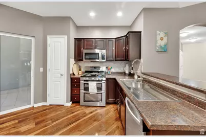 967 S Courtyard Ln E, Centerville, UT 84014 - Photo 9