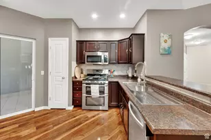 967 S Courtyard Ln E, Centerville, UT 84014 - Photo 9