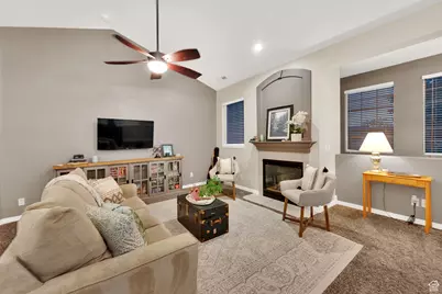 967 S Courtyard Ln E, Centerville, UT 84014 - Photo 3