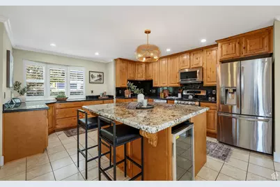 8504 S Kings Hill Dr, Cottonwood Heights, UT 84121 - Photo 7