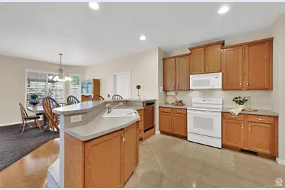 12566 S Tithing Hill Dr, Riverton, UT 84065 - Photo 7