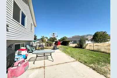 1046 N Cedarwood Blvd N, Tooele, UT 84074 - Photo 19