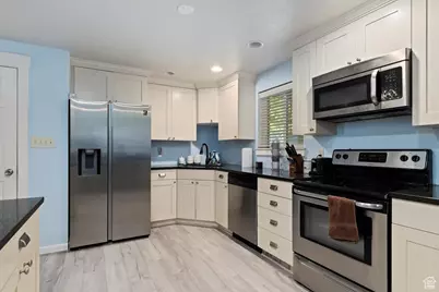 698 N Brook Ave E, Tooele, UT 84074 - Photo 9