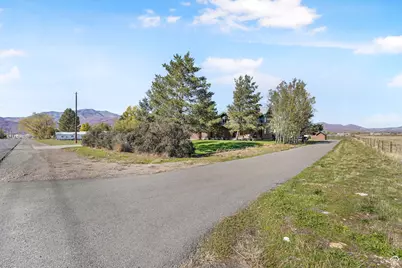 1760 W 3000 S, Daniel, UT 84032 - Photo 3