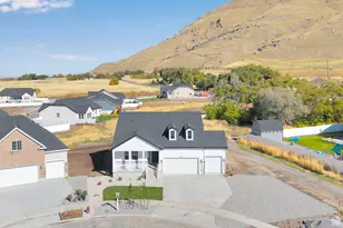 8674 N Halloran Ct, Lake Point, UT 84074 - Photo 25