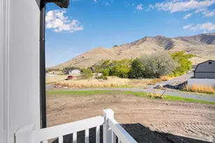 8674 N Halloran Ct, Lake Point, UT 84074 - Photo 33