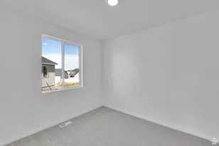 8674 N Halloran Ct, Lake Point, UT 84074 - Photo 17