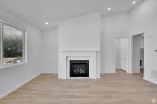 8674 N Halloran Ct, Lake Point, UT 84074 - Photo 5