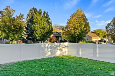 818 E Creekside Dr S, Layton, UT 84041 - Photo 27