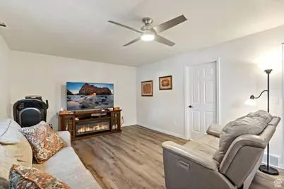 818 E Creekside Dr S, Layton, UT 84041 - Photo 9