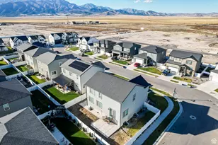 576 E Hearth Ln, Eagle Mountain, UT 84005 - Photo 9