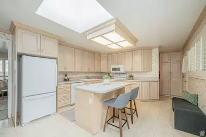 209 E Dorchester Dr N, Salt Lake City, UT 84103 - Photo 9