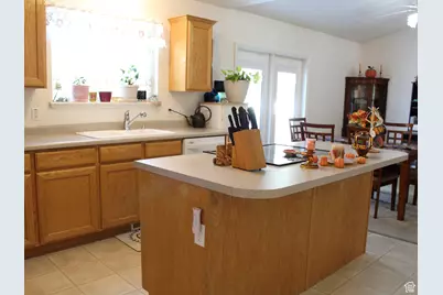 3228 W Meadow Leaf Ct, West Valley, UT 84119 - Photo 7