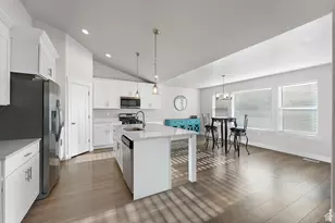 4602 N Kings Peak Way Way E, Eagle Mountain, UT 84005 - Photo 7