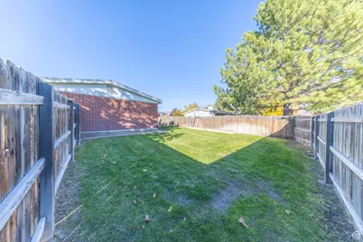 1884 N Alder St E, Layton, UT 84041 - Photo 29