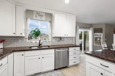 2844 S Island Fox Ln, Saratoga Springs, UT 84045 - Photo 15