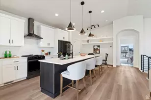 572 S Elena Ln, Ogden, UT 84404 - Photo 9