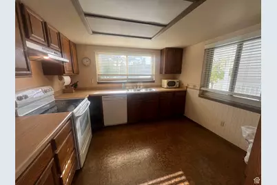 819 Castle Gate Cir, Helper, UT 84526 - Photo 11