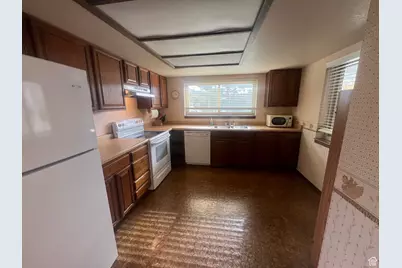 819 Castle Gate Cir, Helper, UT 84526 - Photo 9