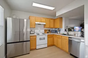 7954 N Dundee Dr, Eagle Mountain, UT 84005 - Photo 9