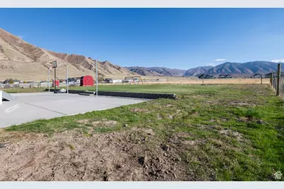 1602 E Arrowhead Ln, Erda, UT 84074 - Photo 39