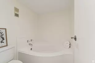 241 N Vine St W, Salt Lake City, UT 84103 - Photo 21