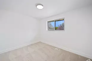 704 W Daisy Ln S, Murray, UT 84123 - Photo 13