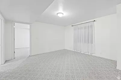 558 S Oak Ln E, Tooele, UT 84074 - Photo 17