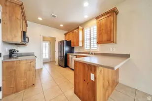 4271 W Clarks Hill Dr, South Jordan, UT 84009 - Photo 11