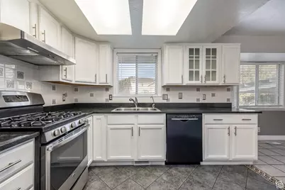 12392 S 1300 W, Riverton, UT 84065 - Photo 9