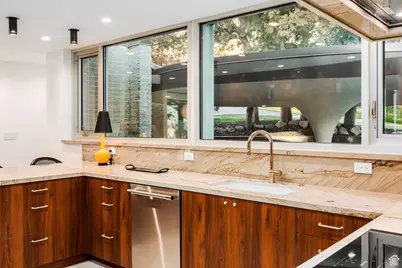 2777 E Comanche Dr S, Salt Lake City, UT 84108 - Photo 15