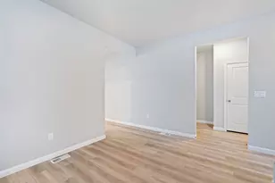 39 E Broadway Dr, Saratoga Springs, UT 84045 - Photo 15